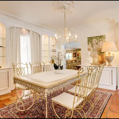 Chic Villa In Mouans-Sartoux-3
