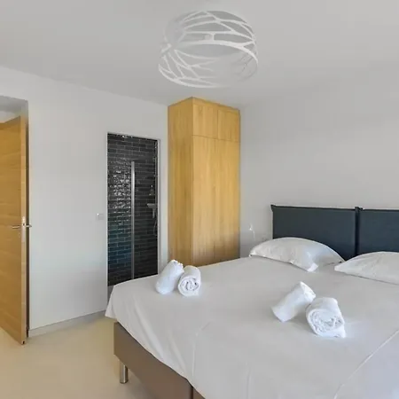 4P Apartment With Terrace Sea View And Pool-3