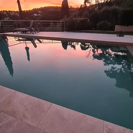 Lou Pei Magnifique vue mer Piscine chauffée 10x5m 5 ch 5sdb-3