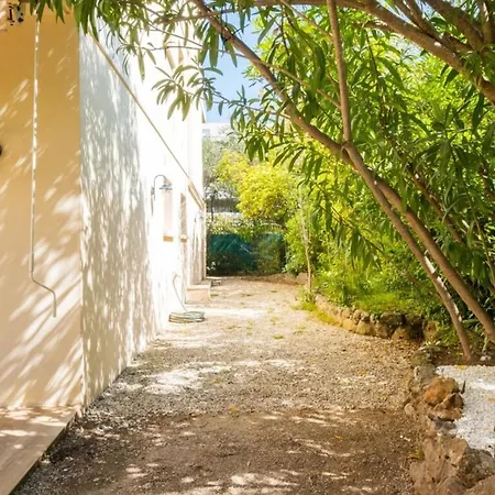 2-Bedroom Apartment With Garden-3