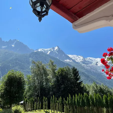 Chalet Hotel La Sapiniere-2