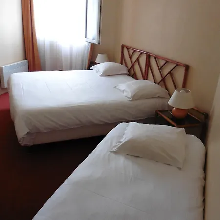 Hôtel de l'Orme, Akena-2