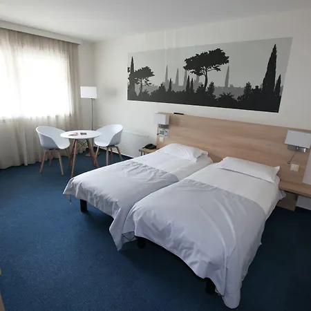 Hotel Chambord-2