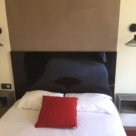 Hotel Des Ambassadeurs-3