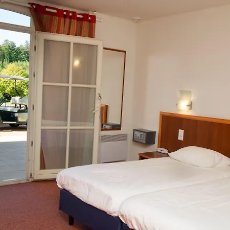 Hotel Golf De Saint Junien-3