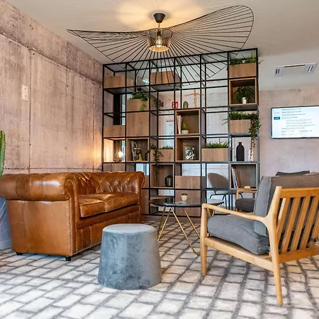 Kyriad Hotel Laval-3