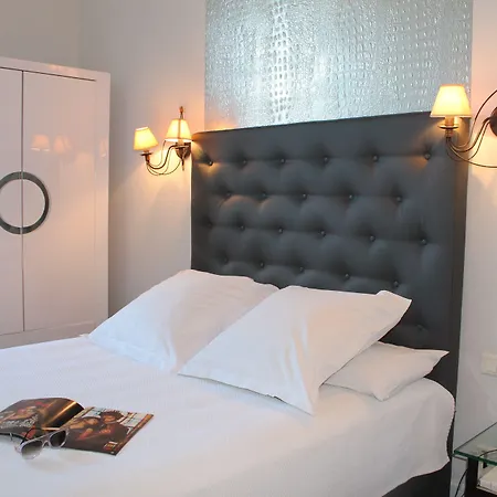 Royal Hotel-2