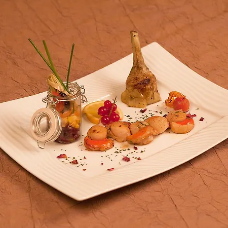 Logis Hôtels Restaurant Le Dauphin-3