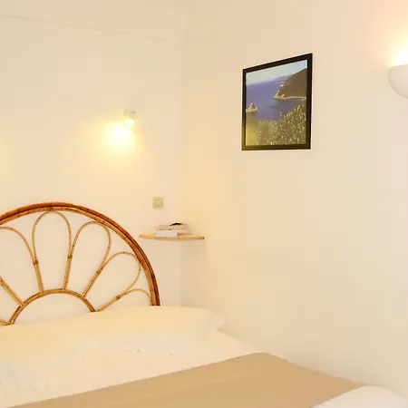 Hotel L'Oustaou-2