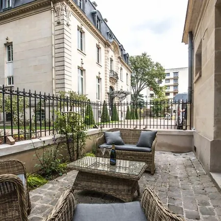 Les Suites Du Champagne De Venoge-2