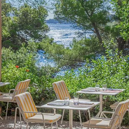 Hôtel Le Provençal - Rénové en 2025 - Bord de Mer-2