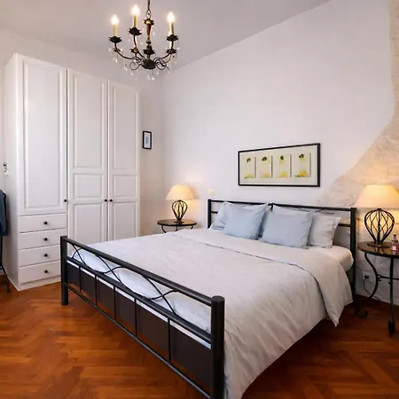 Villa Cannes I Deluxe Seafront - Sea View - Garden & Terrace -Prime Location--3