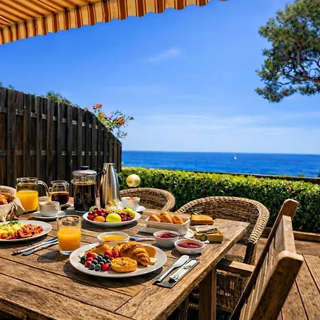 Villa Cannes I Deluxe Seafront - Sea View - Garden & Terrace -Prime Location--2