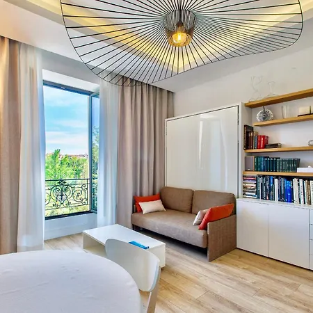 GRAND HÔTEL City Center at 2 minutes walk from the beach-3