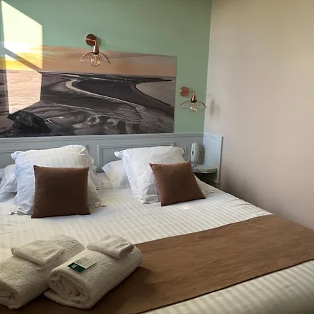 Logis Hotel- Restaurant Le Relais Guillaume De Normandy-Parking Gratuit--Vue Baie Terrasse-Calme-Bornes Electrique-Local Velos Securise-2