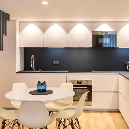 Cours Saleya Renovated 3 Bedrooms 1 Min To Beach Air Conditioning-2
