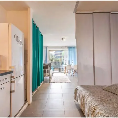 Studio Jardin Fleuris Parking-3