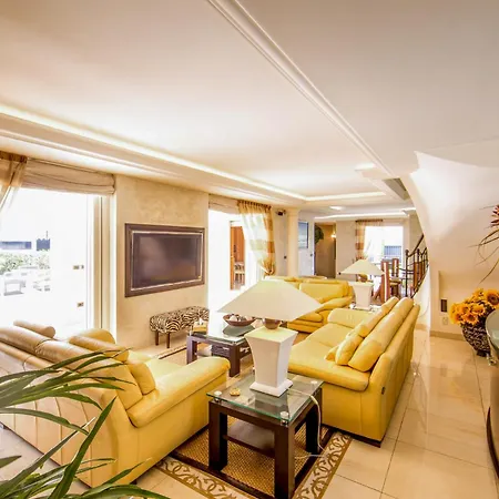 Stunning Villa With Large Pool, Billiard Room And Mini-Golf-2
