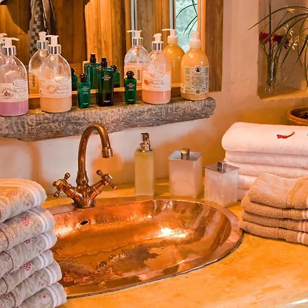 Hotel Les Chalets De Philippe Avec Jacuzzis Privatifs-3