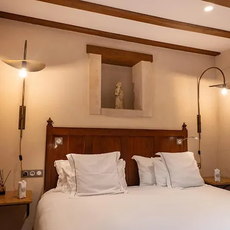Les Remparts Hotels Et Demeures Historiques-3