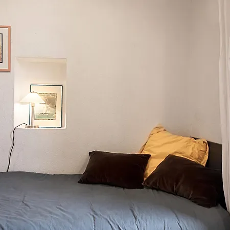 La Maison et son jardin clos-3