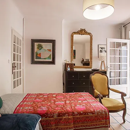 La Maison et son jardin clos-2
