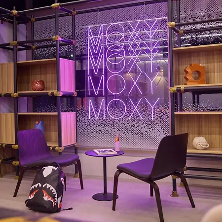 Moxy Nice-2