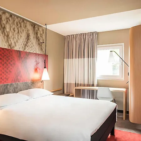Ibis Bordeaux Centre Bastide-3