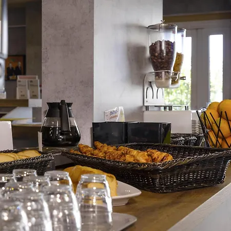 Ibis Budget Arles Sud Fourchon-3
