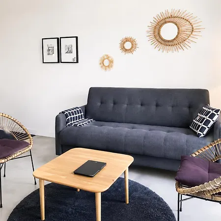 Cannes - Modern Balcony Flat Perfect Location-3