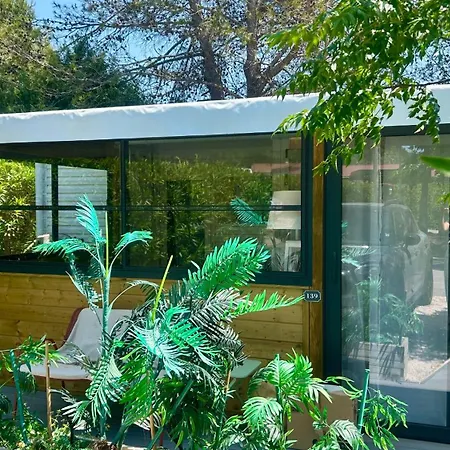 Bungalow de luxe de 60m2 dans camping 5 étoiles-3