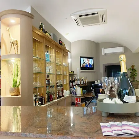 Brit Hotel Confort Le Revest Sainte-Maxime-2