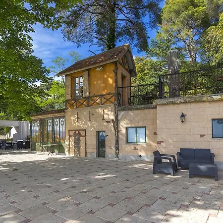 Domaine Du Mont Leuze-2