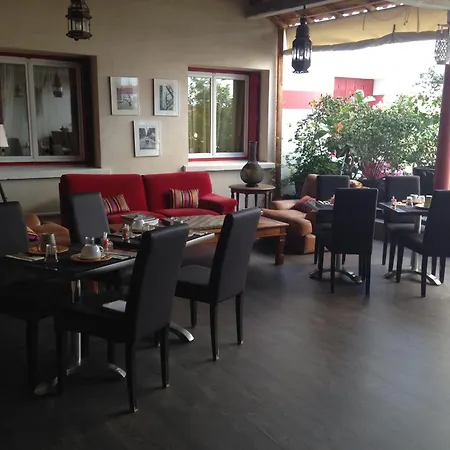 Hotel Cote Patio-3
