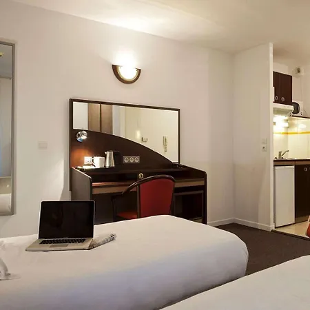 Comfort Suites Le-Port-Marly Paris Ouest-2
