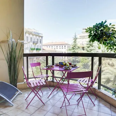 GRAND HÔTEL City Center at 2 minutes walk from the beach-2