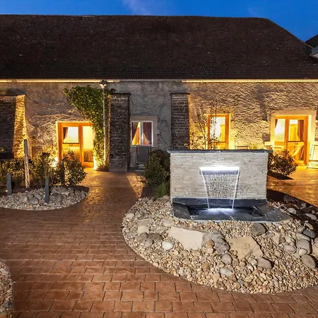 Logis Hotel De La Cloche-3