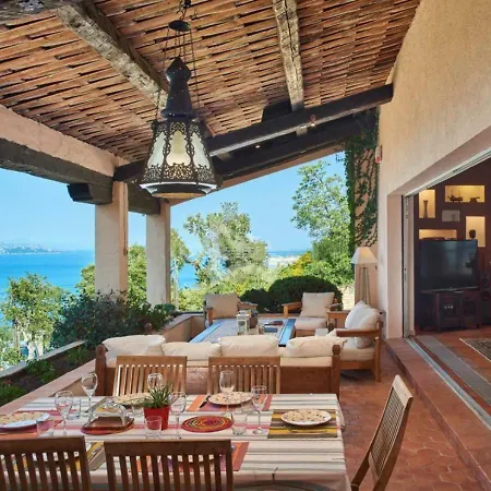 Villa With Magic View Of Bay Of Saint Tropez-2