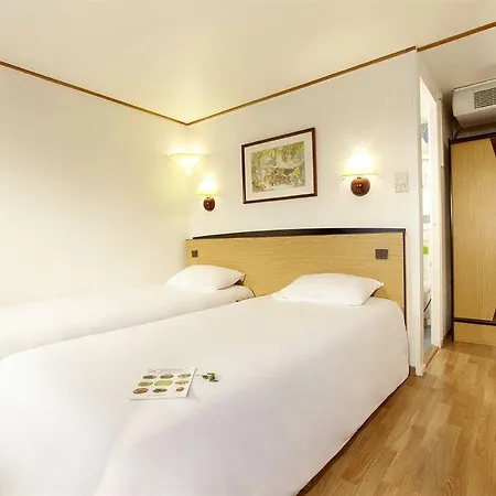 Campanile Hotel Mayenne-2