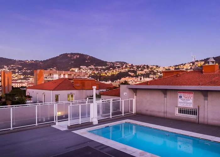 Hotéis perto de Parque Colina do Castelo