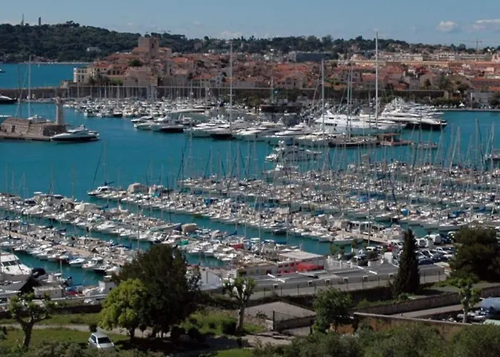 Antibes Hostels
