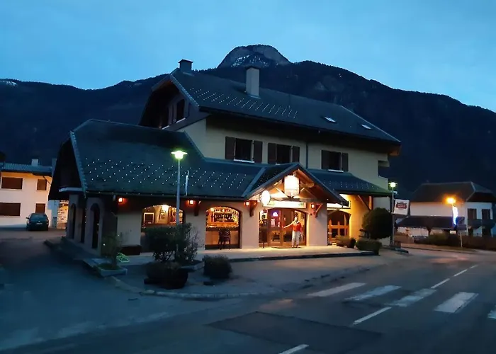 Le Grand Chatelard HÔTEL BAR RESTAURANT Sainte-Marie-de-Cuines