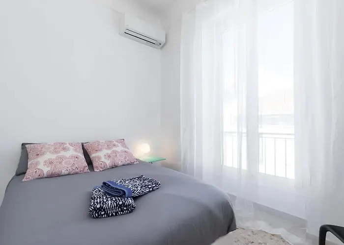 Feel Home - Assalit Niza