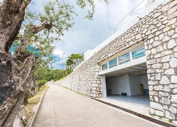 Villa Nice-Gairaut By Riviera Holiday Homes with Pool