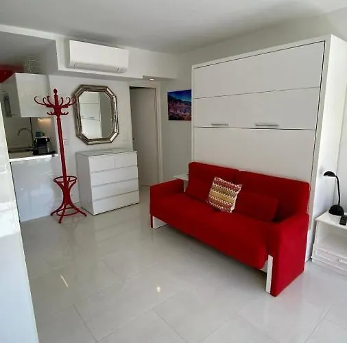 Charming Studio With Pool In Saint Tropez