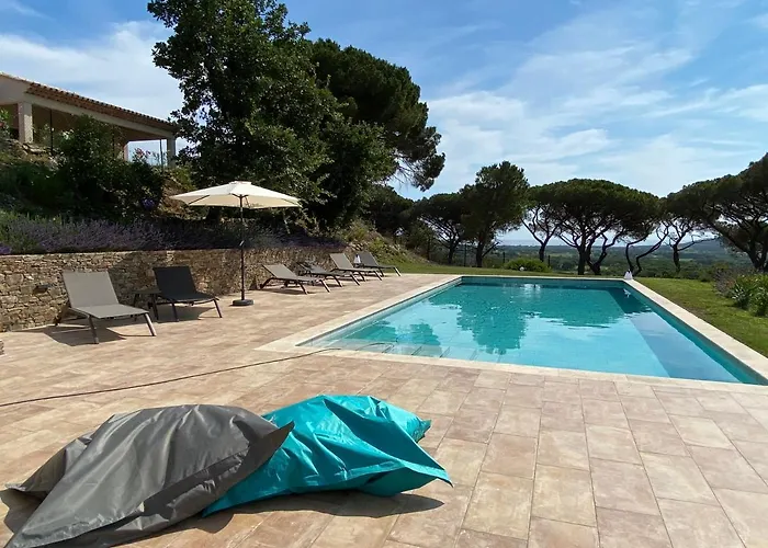 DOMAINE DE LA COLLINE- 8 ch,16 pers -Cadre enchanteur - Piscine protégée-RAMATUELLE avec Piscine