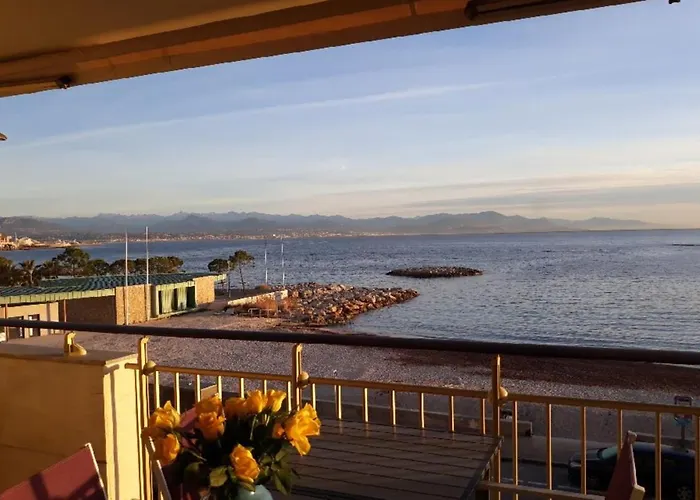 Seafront One Bedroom Apartment With A Terrasse Swimming Pool And A Parking Antibes mit Pool