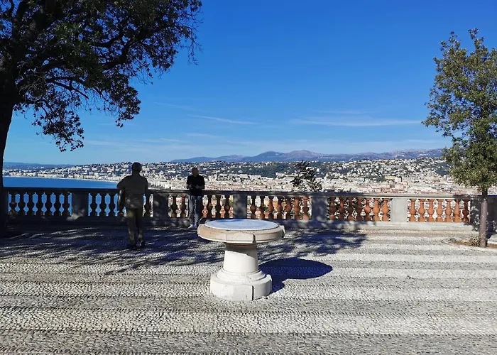 Studio lumineux à 10 min de la plage Nice que aceita animais de estimação