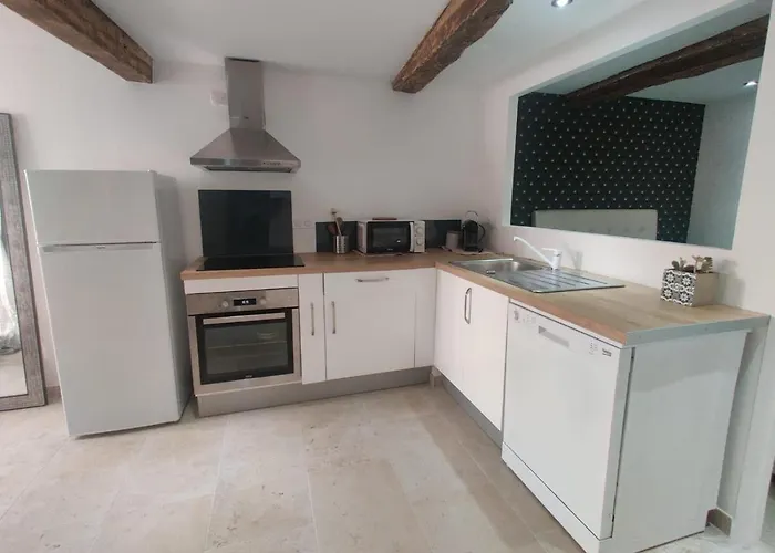 Logement Neuf Centre Du Village Aux Pieds Du Chateau Grimaud