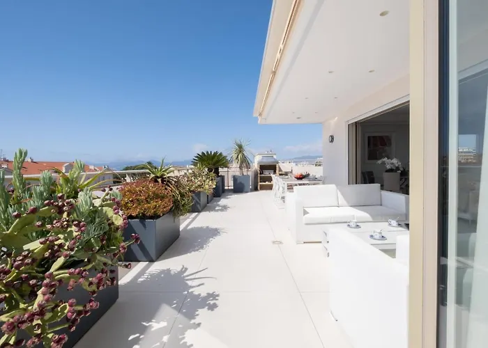 Serrendy Rare! Rooftop-Terrace With Sea View Villa Cannes